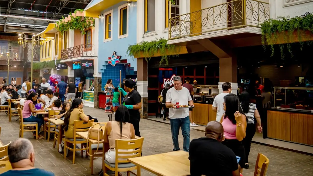 Praça de alimentação do Só Marcas Contagem Outlet