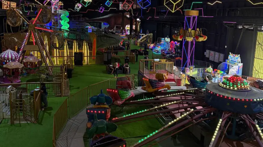 T-Rex Park, área de lazer infantil no Só Marcas Contagem Outlet